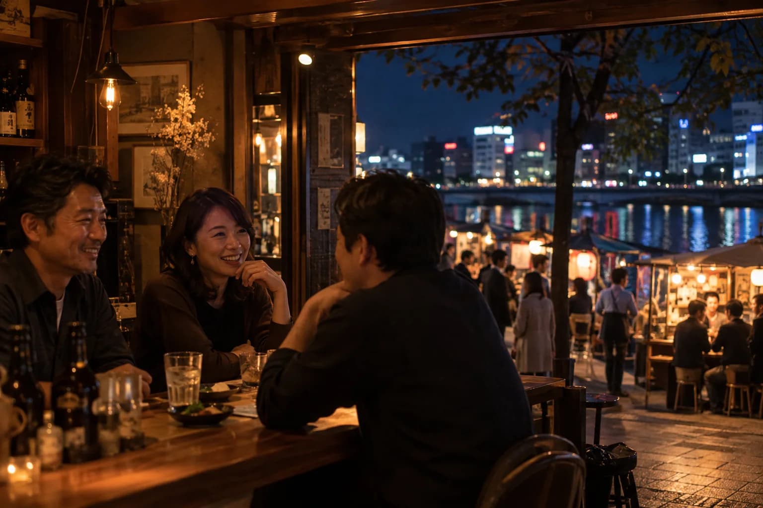 飲食店が並ぶ街を歩き、自分に合うお店を探す様子(イメージ・掲載店舗の実写ではありません)